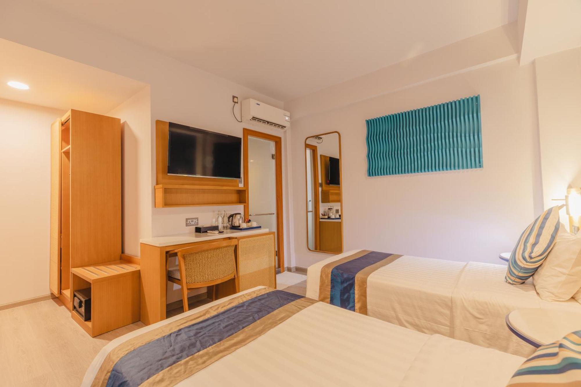 Umet Seaview Hotel With Free Airport Pick Up And Drop T&C Apply ماليه المظهر الخارجي الصورة