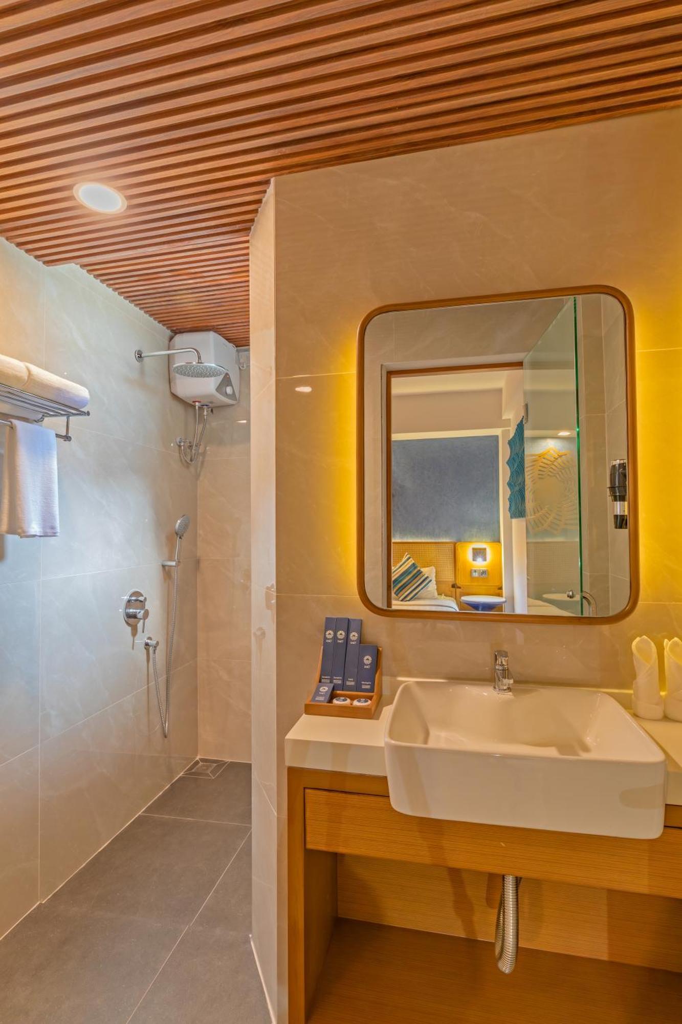 Umet Seaview Hotel With Free Airport Pick Up And Drop T&C Apply ماليه المظهر الخارجي الصورة