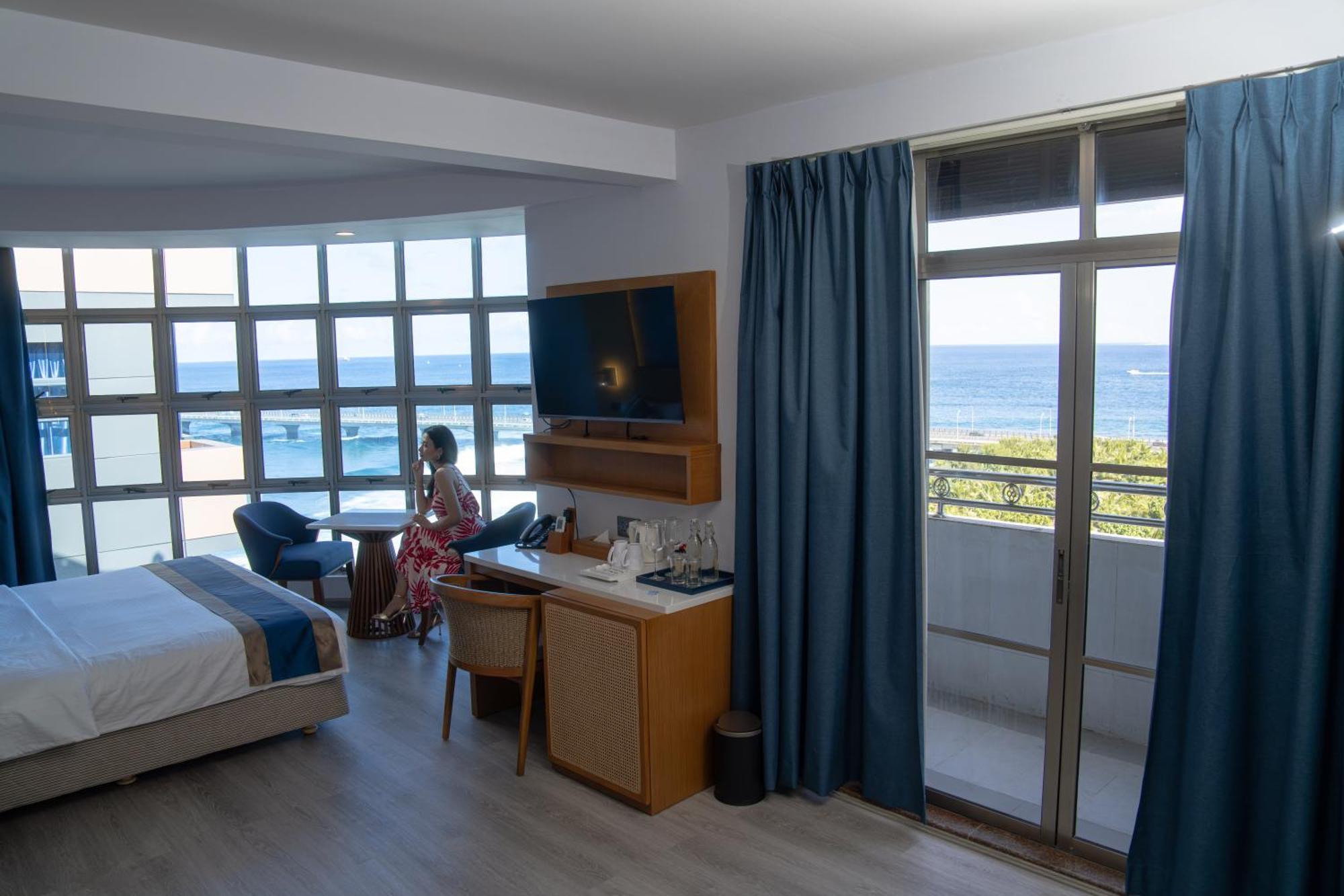 Umet Seaview Hotel With Free Airport Pick Up And Drop T&C Apply ماليه المظهر الخارجي الصورة