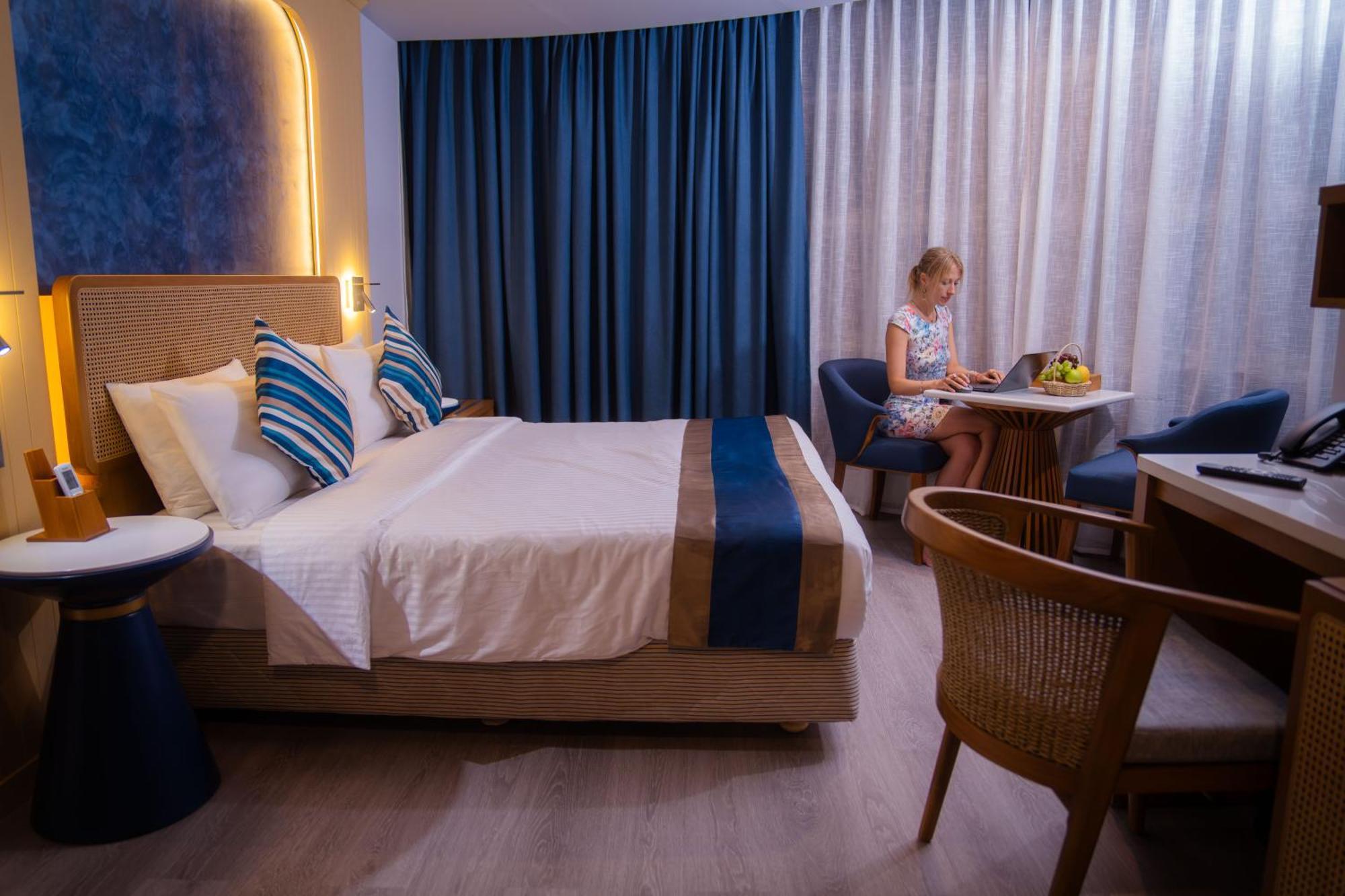 Umet Seaview Hotel With Free Airport Pick Up And Drop T&C Apply ماليه المظهر الخارجي الصورة